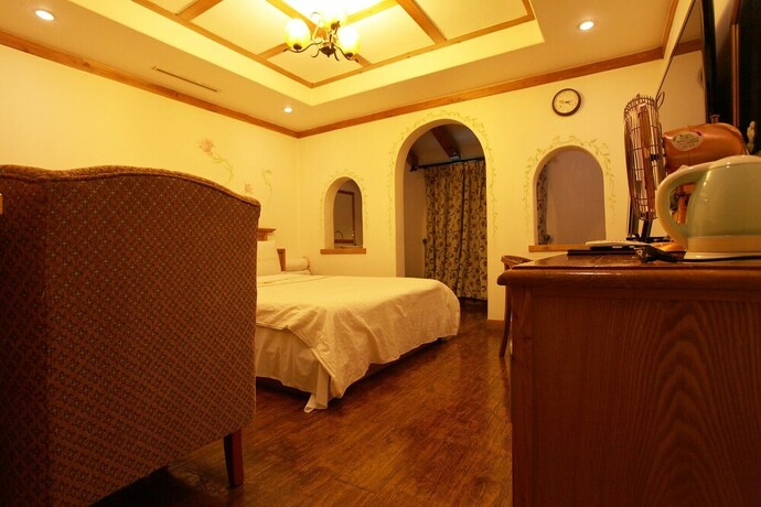 Imagen de la habitación del Hotel Cheonan Tirollia. Foto 1