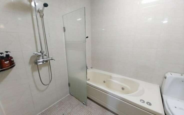 Imagen de la habitación del Hotel Cheonan Zeus. Foto 15