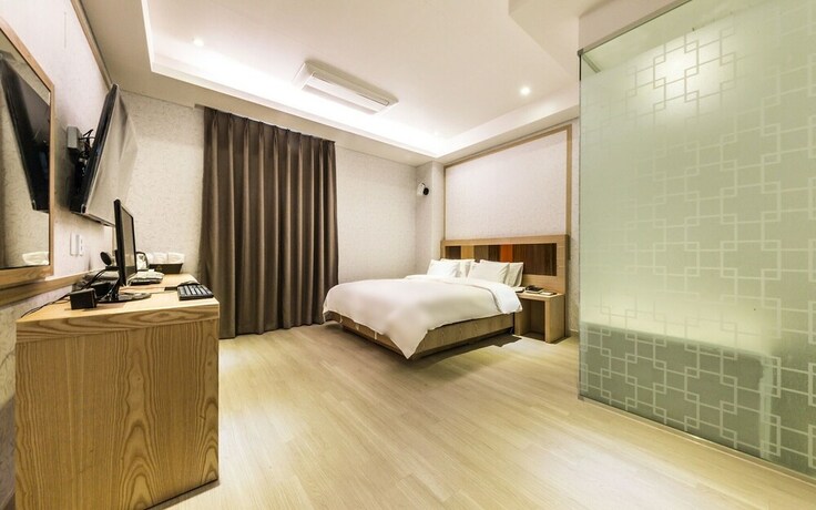 Imagen de la habitación del Hotel Cheonho La View Luxury. Foto 26