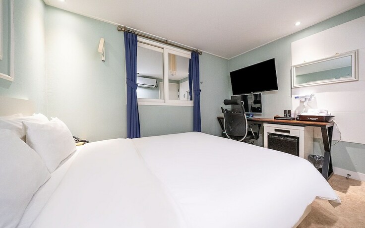 Imagen de la habitación del Hotel Cheonho Seven. Foto 12