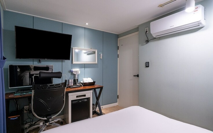 Imagen de la habitación del Hotel Cheonho Seven. Foto 13