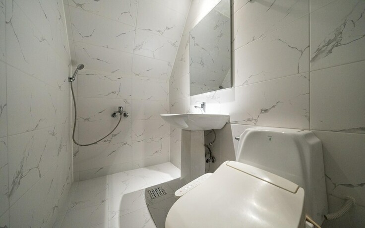 Imagen de la habitación del Hotel Cheonho Seven. Foto 17