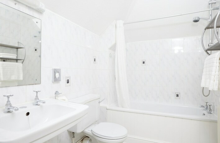 Imagen general del Hotel Chequers Inn by Greene King Inns. Foto 12