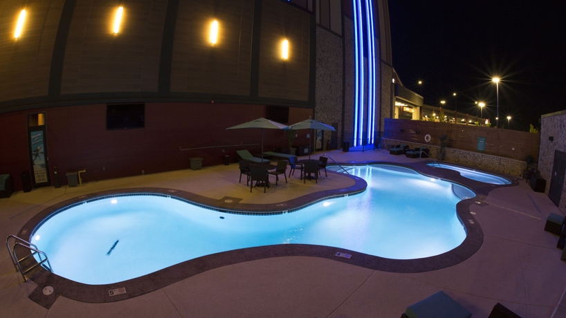Imagen de la piscina del Hotel Cherokee Casino and Roland. Foto 17