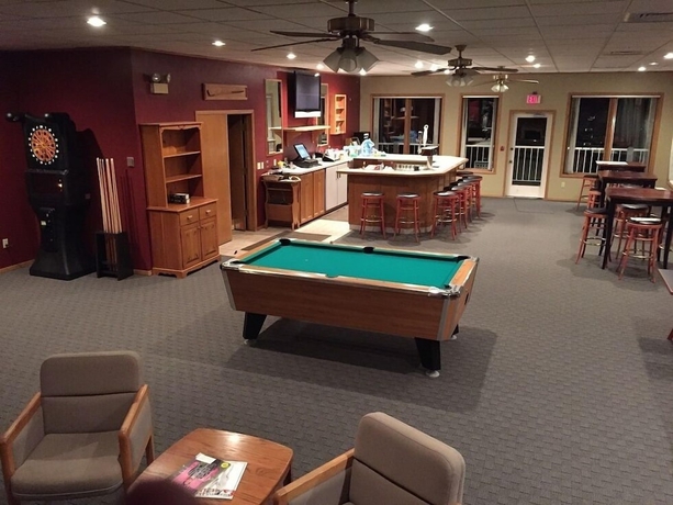 Imagen del bar/restaurante del Hotel Cherry Hills Golf and Lodge. Foto 5