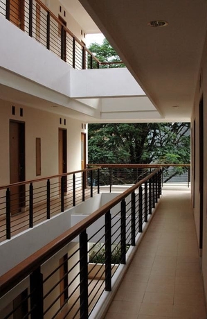 Imagen de los interiores del Hotel Cherry Homes And Residence. Foto 16
