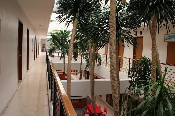 Imagen de los interiores del Hotel Cherry Homes And Residence. Foto 17