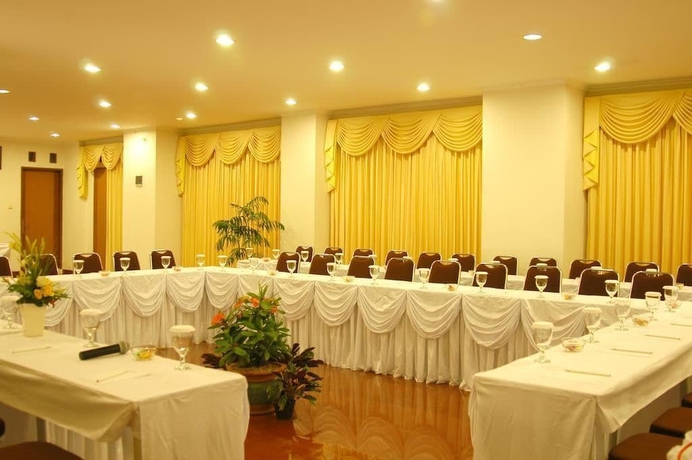 Imagen de los interiores del Hotel Cherry Homes And Residence. Foto 19