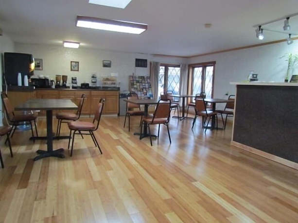 Imagen del bar/restaurante del Hotel Cherry Lane Motor Inn. Foto 6