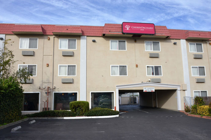 Imagen de la piscina del Hotel Cherry Orchard Inn. Foto 4