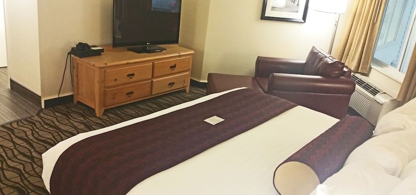 Imagen de la habitación del Hotel Cherry Tree Inn And Suites. Foto 11