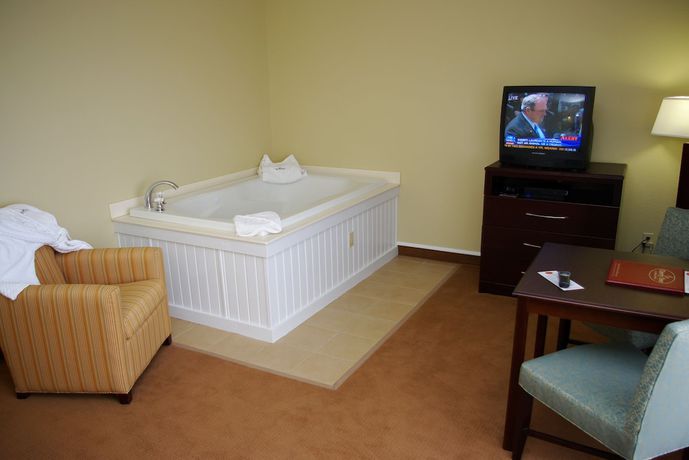 Imagen de la habitación del Hotel Cherry Tree Inn And Suites. Foto 12