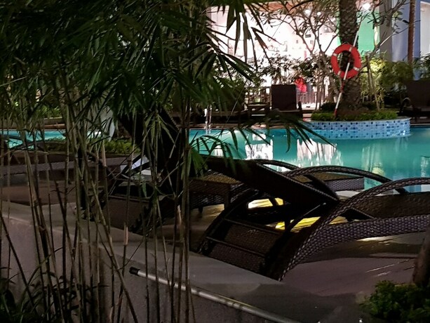 Imagen de la piscina del Hotel Cherry Vinhomes Central Park. Foto 28