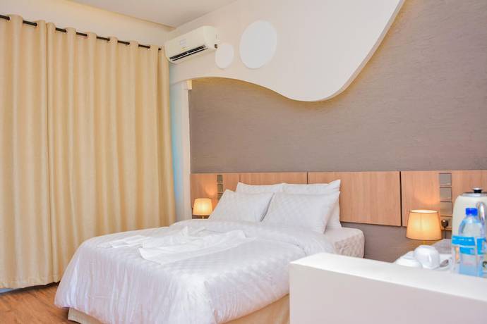 Imagen de la habitación del Hotel Cherrys. Foto 5