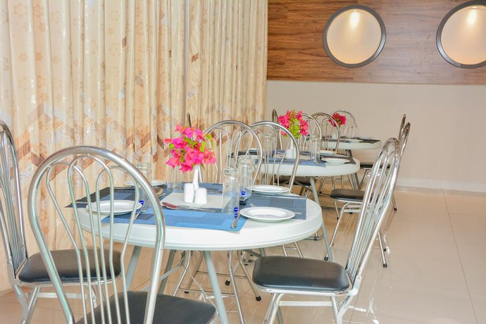 Imagen del bar/restaurante del Hotel Cherrys. Foto 3