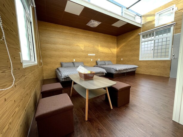 Imagen de la habitación del Hotel Cherub Camp Area. Foto 11