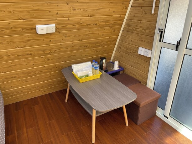 Imagen de la habitación del Hotel Cherub Camp Area. Foto 12