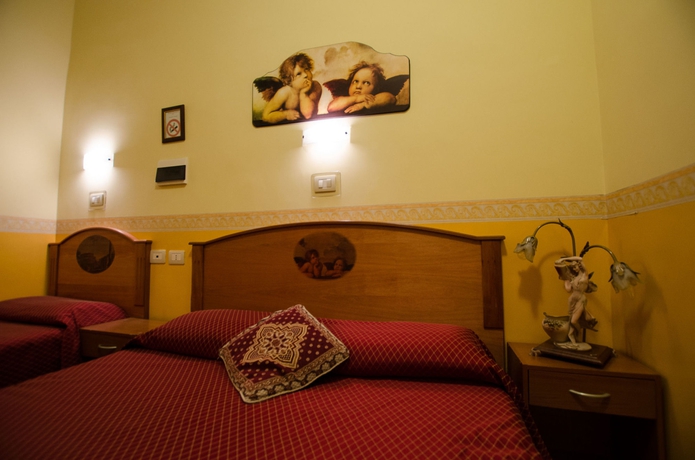 Imagen de la habitación del Hotel Cherubini. Foto 6