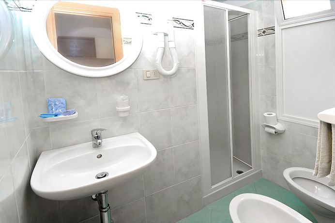 Imagen de la habitación del Hotel Chery. Foto 12