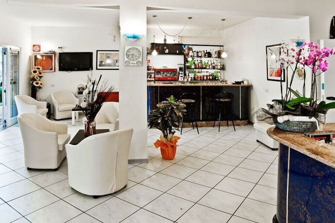Imagen del bar/restaurante del Hotel Chery. Foto 11