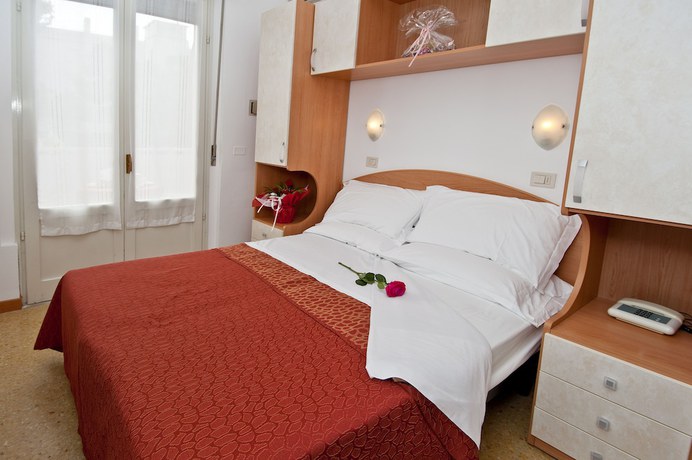 Imagen de la habitación del Hotel Chery. Foto 13