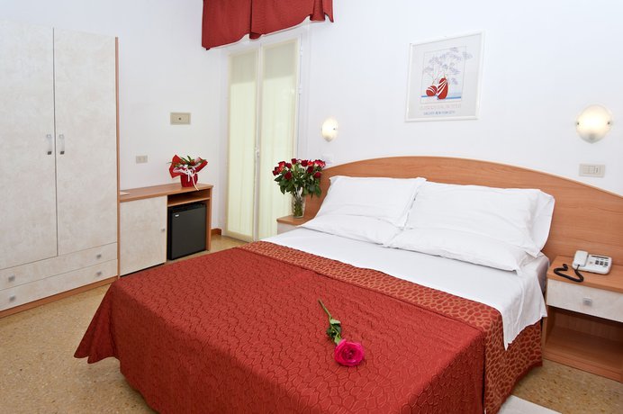 Imagen de la habitación del Hotel Chery. Foto 15