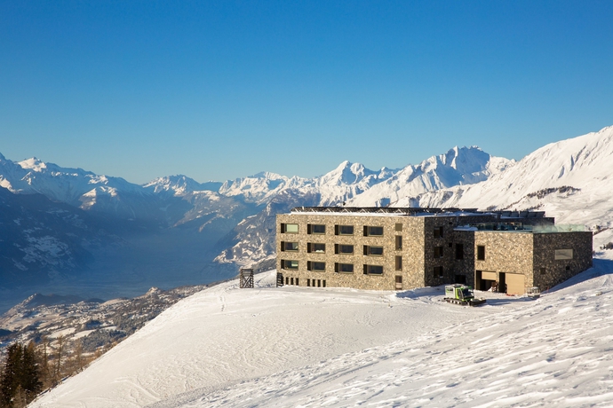 Imagen de los exteriores del Hotel Chetzeron. Foto 17