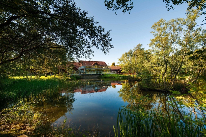 Imagen de los exteriores del Hotel Chevin Country Park and Spa. Foto 10