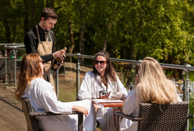 Imagen del bar/restaurante del Hotel Chevin Country Park and Spa. Foto 2