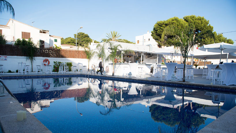 Imagen de la piscina del Hotel Chevy. Foto 10