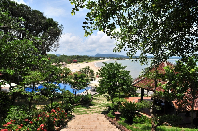 Imagen de la piscina del Hotel Chez Carole Beach Resort and Spa. Foto 12
