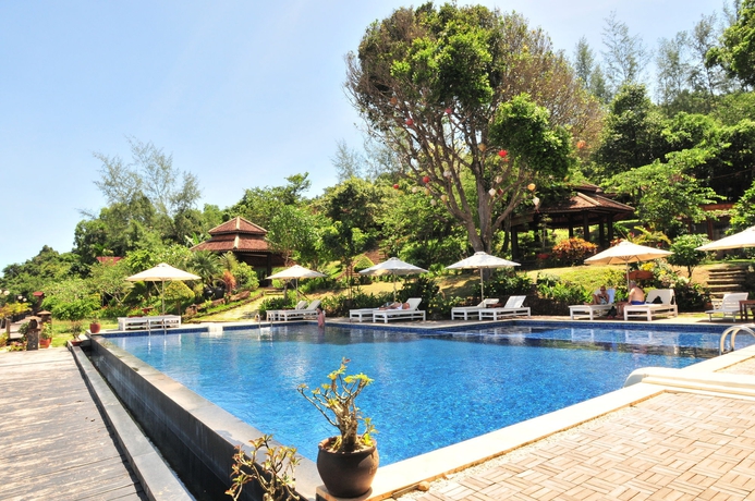 Imagen de la piscina del Hotel Chez Carole Beach Resort and Spa. Foto 13