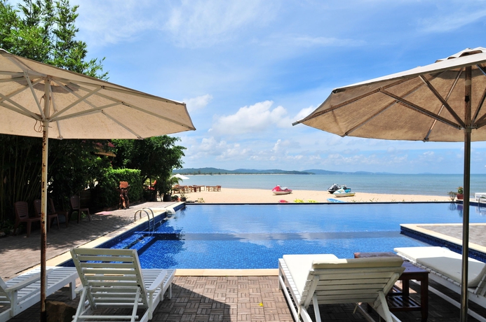 Imagen de la piscina del Hotel Chez Carole Beach Resort and Spa. Foto 14