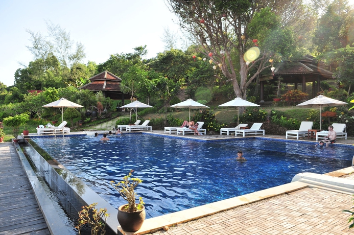 Imagen de la piscina del Hotel Chez Carole Beach Resort and Spa. Foto 15