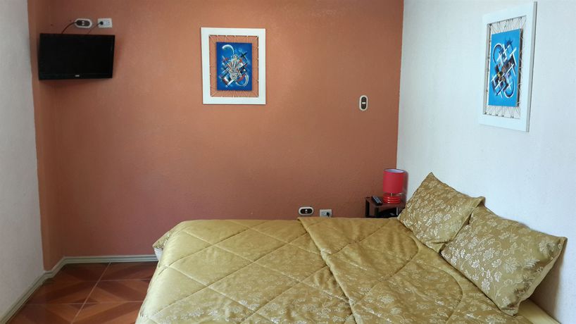 Imagen del bar/restaurante del Hotel Chez Elena Guesthouse. Foto 2