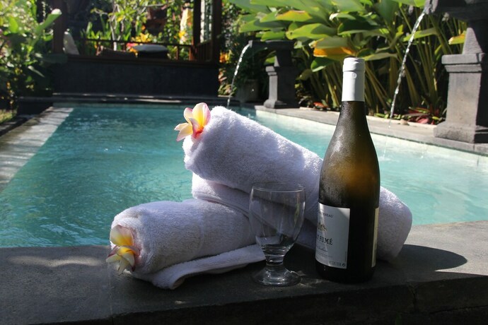 Imagen de la piscina del Hotel Chez Ida. Foto 20