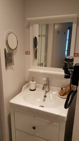 Imagen de la habitación del Hotel Chez Jacqueline. Foto 12