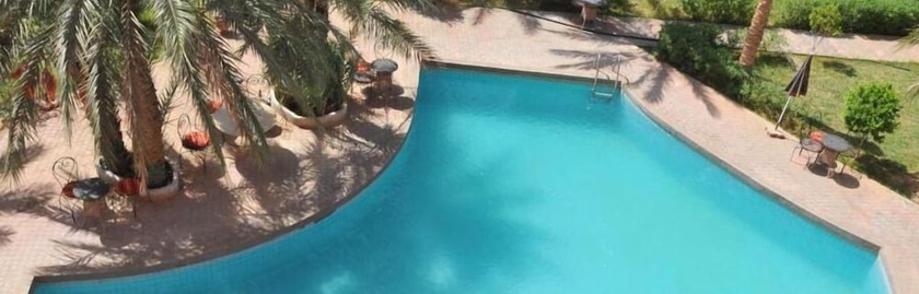 Imagen de la piscina del Hotel Chez Salmi. Foto 15