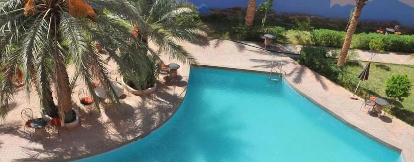 Imagen de la piscina del Hotel Chez Salmi. Foto 17