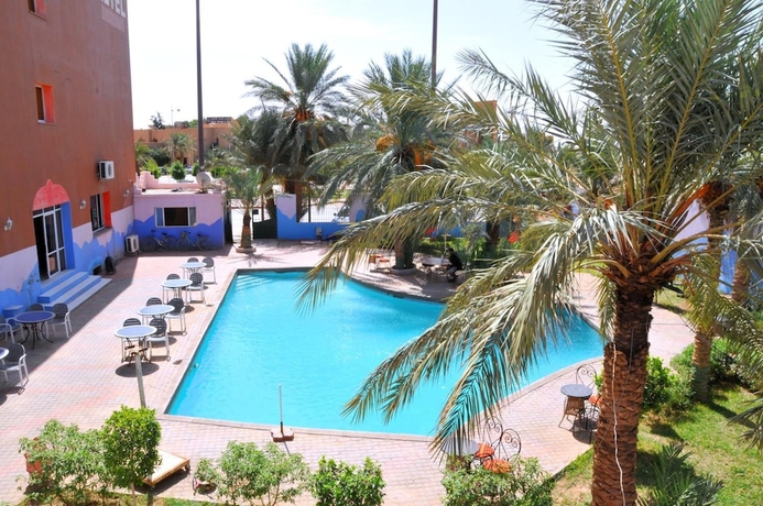 Imagen de la piscina del Hotel Chez Salmi. Foto 18