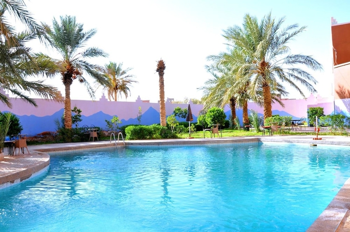 Imagen de la piscina del Hotel Chez Salmi. Foto 19