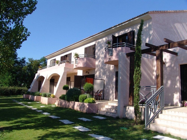 Imagen de los exteriores del Hotel Chez Walter. Foto 10