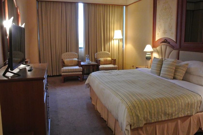 Imagen de la habitación del Hotel Chiang Mai Plaza. Foto 6