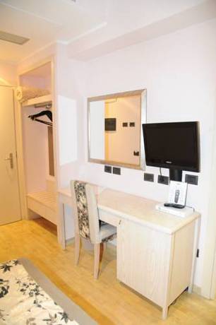 Imagen de la habitación del Hotel Chiaraluna. Foto 8