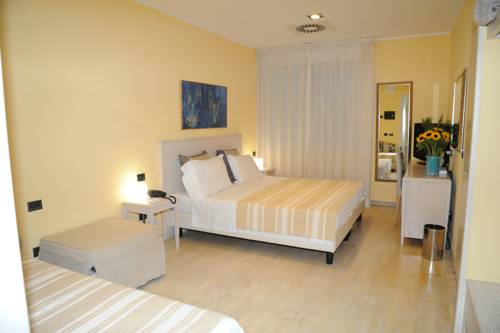 Imagen de la habitación del Hotel Chiaraluna. Foto 10