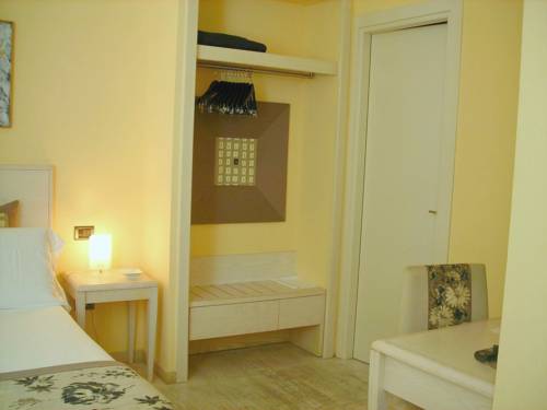 Imagen de la habitación del Hotel Chiaraluna. Foto 12