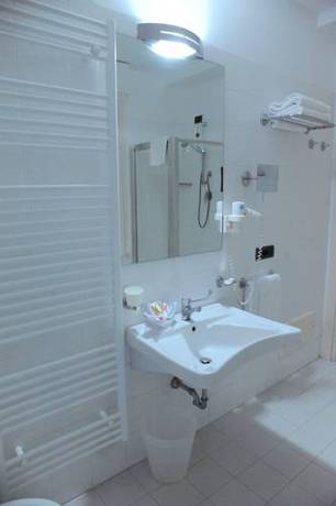 Imagen de la habitación del Hotel Chiaraluna. Foto 16