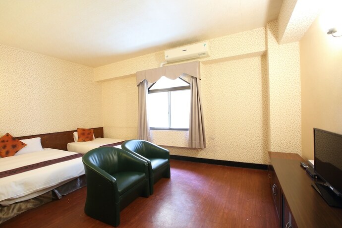 Imagen de la habitación del Hotel Chiayi Crown. Foto 17