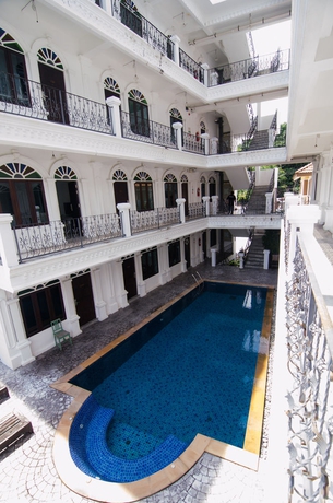 Imagen de la piscina del Hotel Chic Boutique. Foto 8