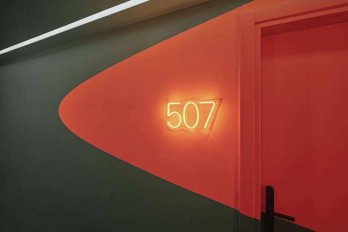 Imagen de los interiores del Hotel Chic and Basic Dot. Foto 15